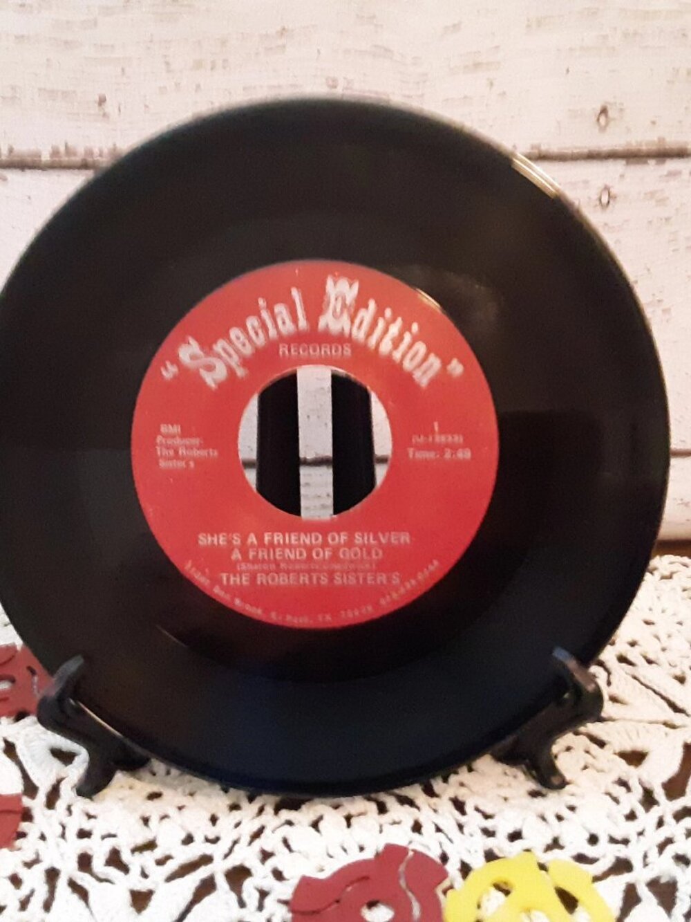 The Roberts Sisters - She's A Friend Of Silver A Friend Of Gold  - Circa 1960's